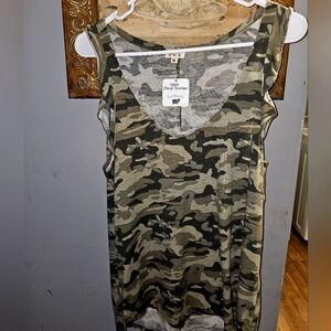 Black Sheep Boutique Medium Camo Shirt